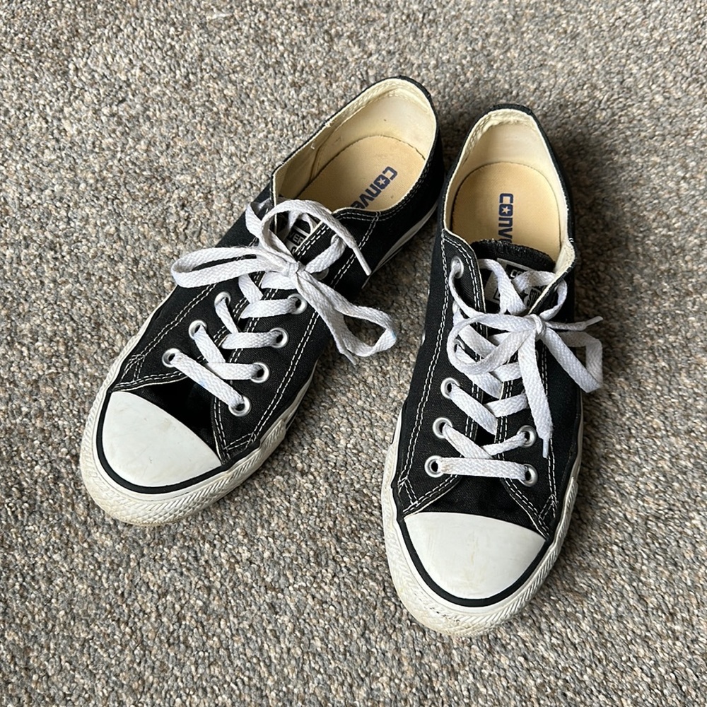 Converse Men’s 7/Women’s 9